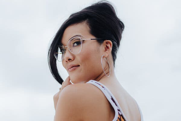 In her new work, Ali Wong performs some truly refined vulgarity, our critic writes.